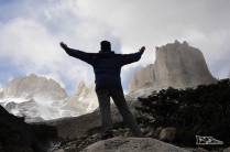 Saudando a Los Cuernos, perto do Acampamento Britanico, no parque nacional Torres del Paine, no sul do Chile